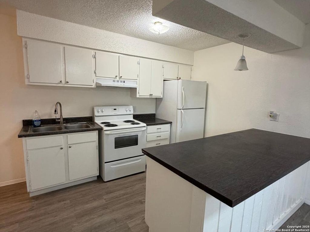 Photo of 324 S San Eduardo Ave 1 #1, San Antonio, TX 78237 (MLS # 1930376)
