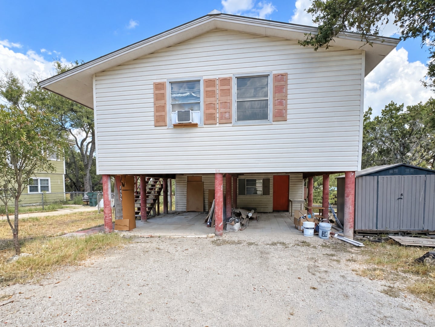 1435 Hillcrest Forest