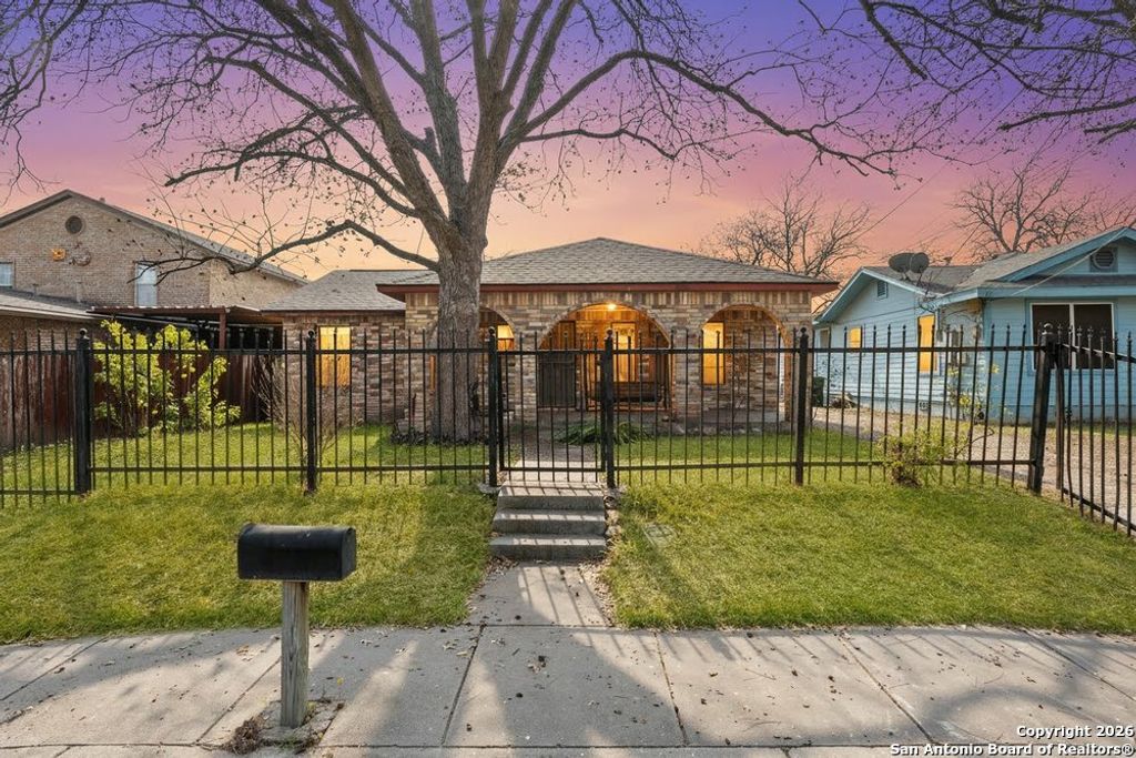 Photo of 710 darby, San Antonio, TX 78207 (MLS # 1932912)