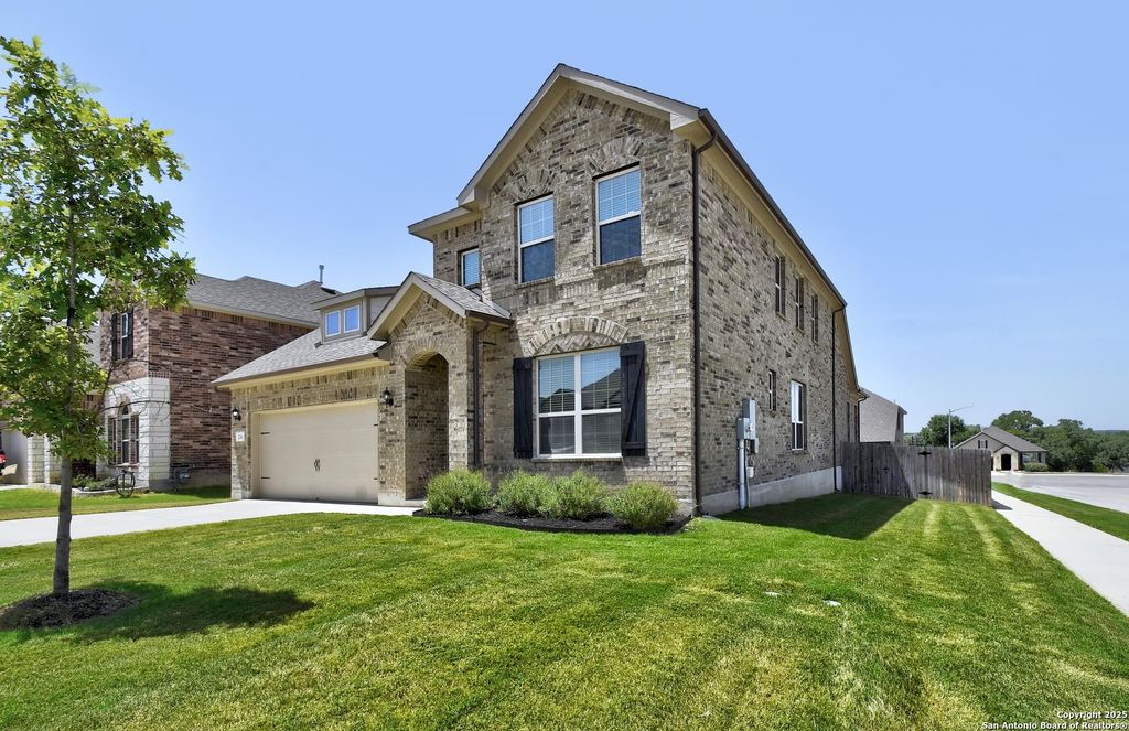 Photo of 216 Kilmarnock, Boerne, TX 78015 (MLS # 1885911)