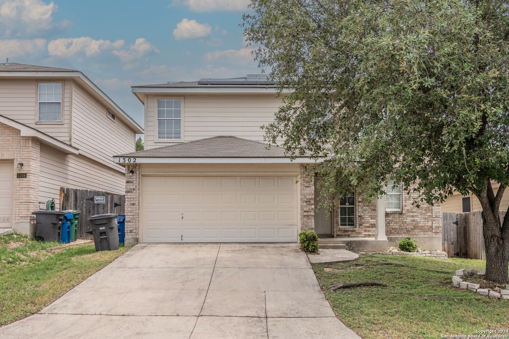 Photo of 1302 Bobcat Pass, San Antonio, TX 78251 (MLS # 1948154)