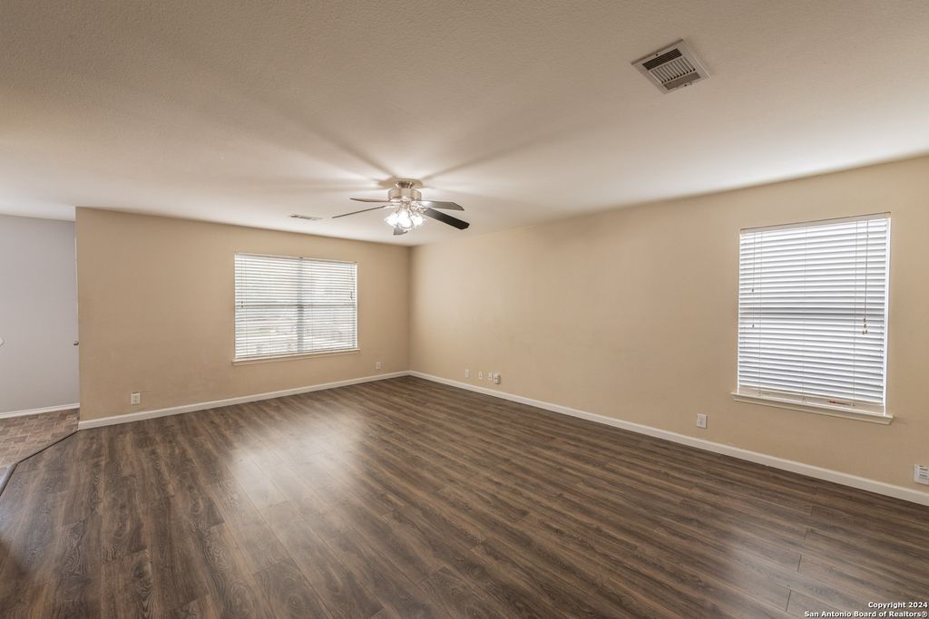 Photo of 1302 Bobcat Pass, San Antonio, TX 78251 (MLS # 1948154)