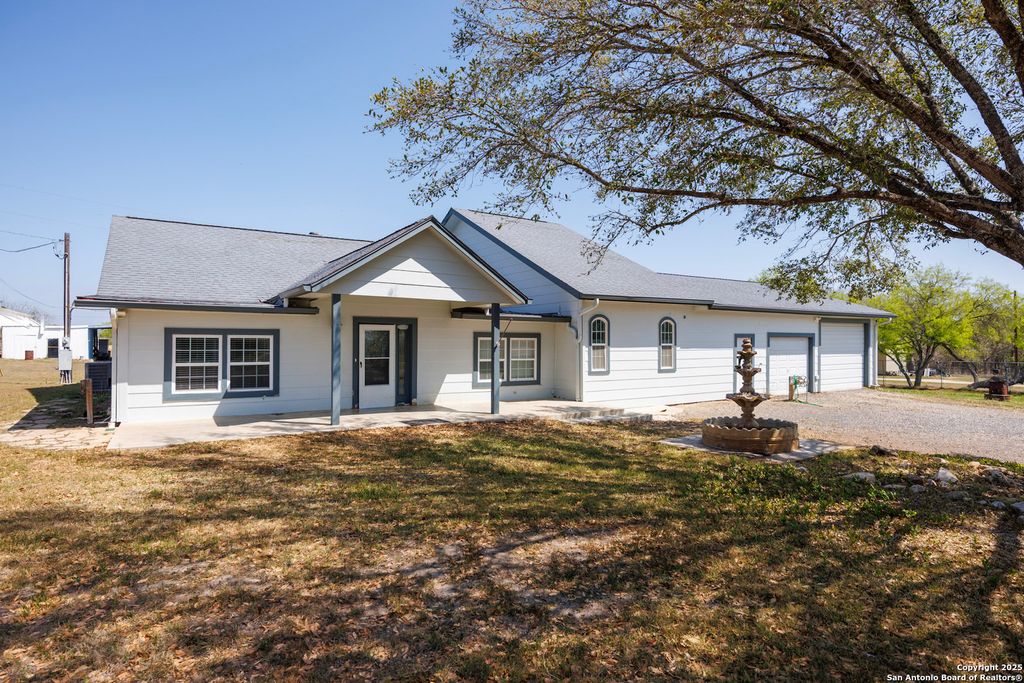 Photo of 641 Weber, Seguin, TX 78155 (MLS # 1891923)