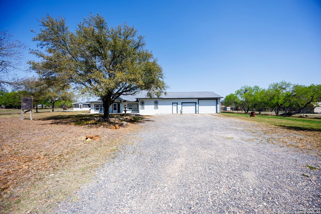 Photo of 641 Weber, Seguin, TX 78155 (MLS # 1891923)