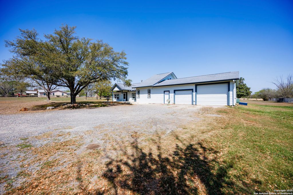 Photo of 641 Weber, Seguin, TX 78155 (MLS # 1891923)