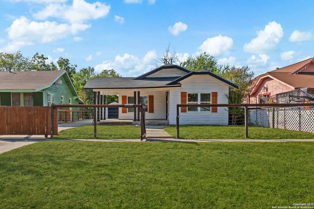 Photo of 726 E Highland Blvd, San Antonio, TX 78210 (MLS # 1914414)