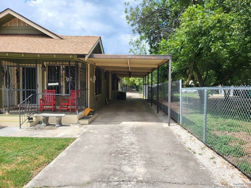 Photo of 3023 W Travis, San Antonio, TX 78207 (MLS # 1927768)