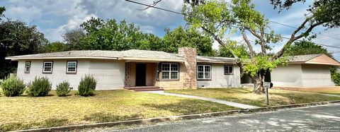 Single Family Residence in Kenedy TX 205 4th/Tilden.jpg