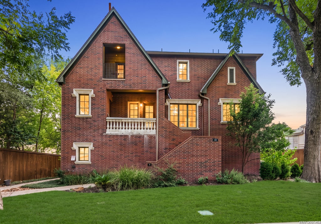 Photo of 210 Arcadia Pl 4 #4, San Antonio, TX 78209 (MLS # 2019413)