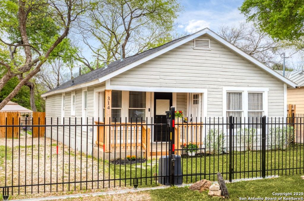 Photo of 314 Trail, San Antonio, TX 78212 (MLS # 1854020)