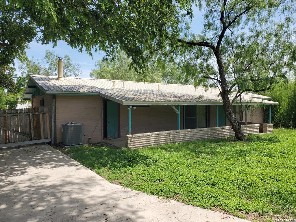 Photo of 171 MELLIFF DR, San Antonio, TX 78216 (MLS # 1991272)