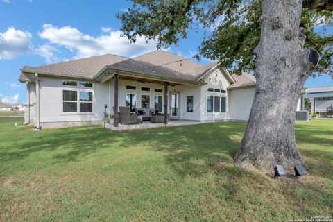 A home in Floresville