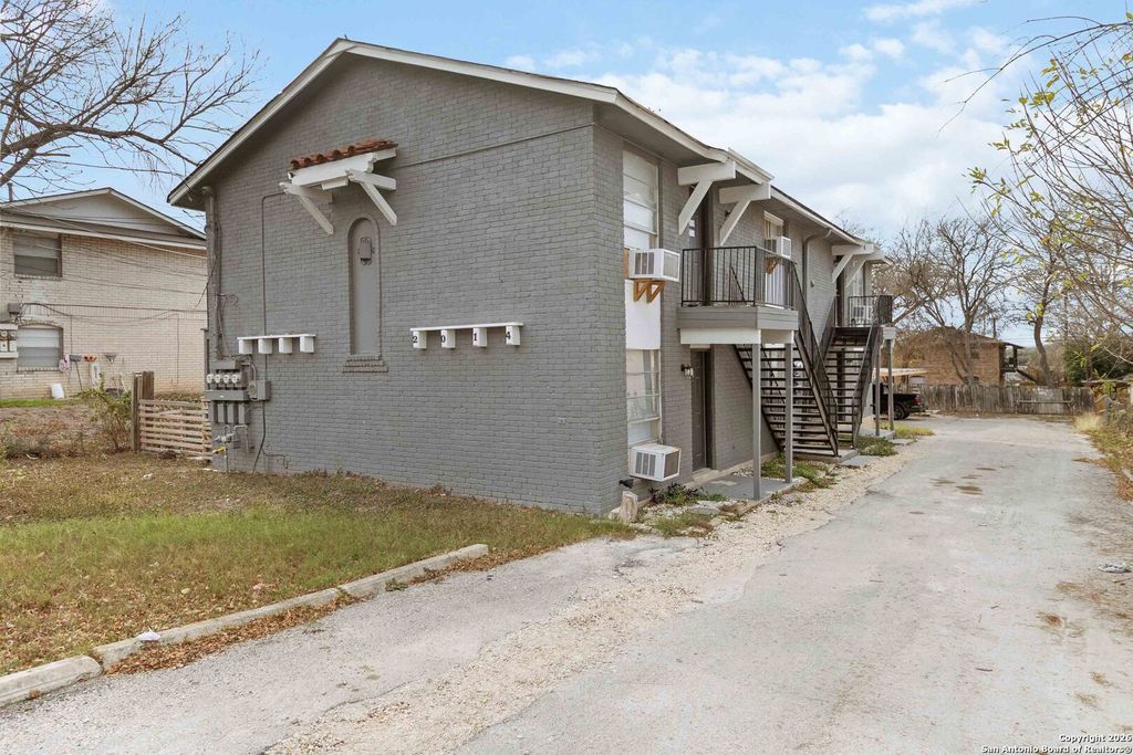 Photo of 2014 ANCHOR DR, San Antonio, TX 78213 (MLS # 1933668)