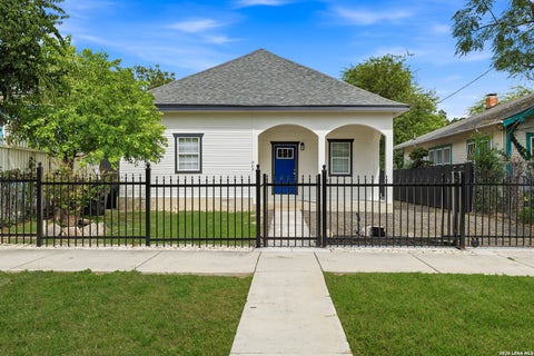Photo of 905 LAMAR ST, San Antonio, TX 78202 (MLS # 2024344)