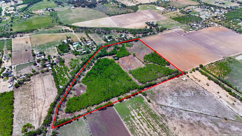 Photo of 304 county road 6611, Devine, TX 78016 (MLS # 1859706)