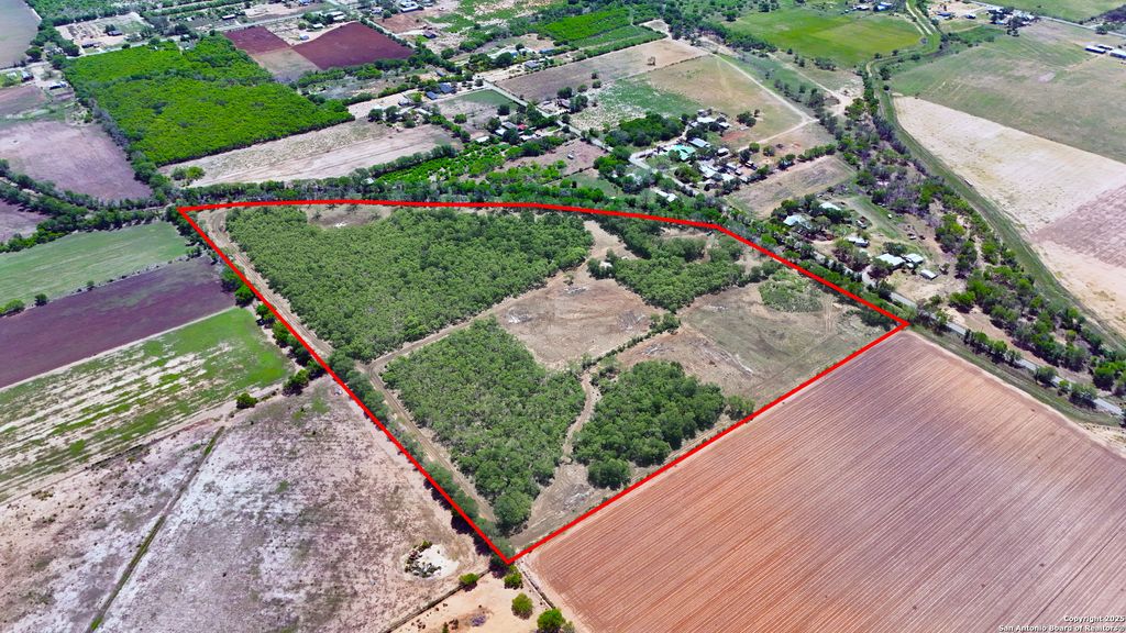 Photo of 304 county road 6611, Devine, TX 78016 (MLS # 1859706)