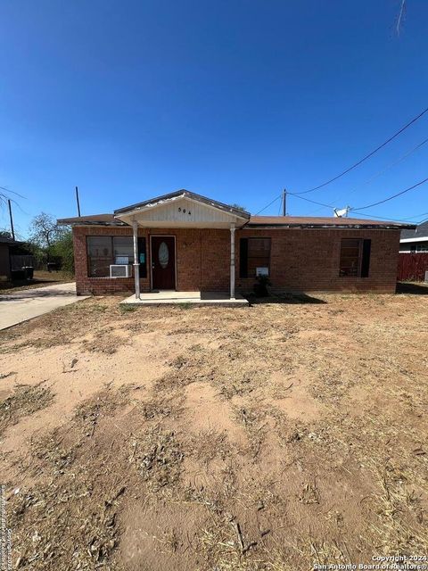 A home in Carrizo Springs