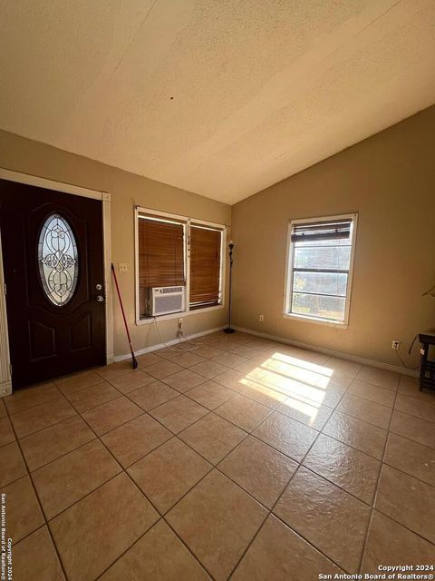 A home in Carrizo Springs