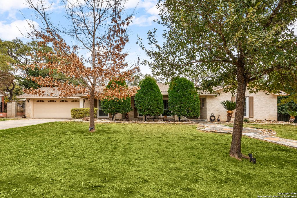 Photo of 338 Prinz Dr, San Antonio, TX 78213 (MLS # 1932598)