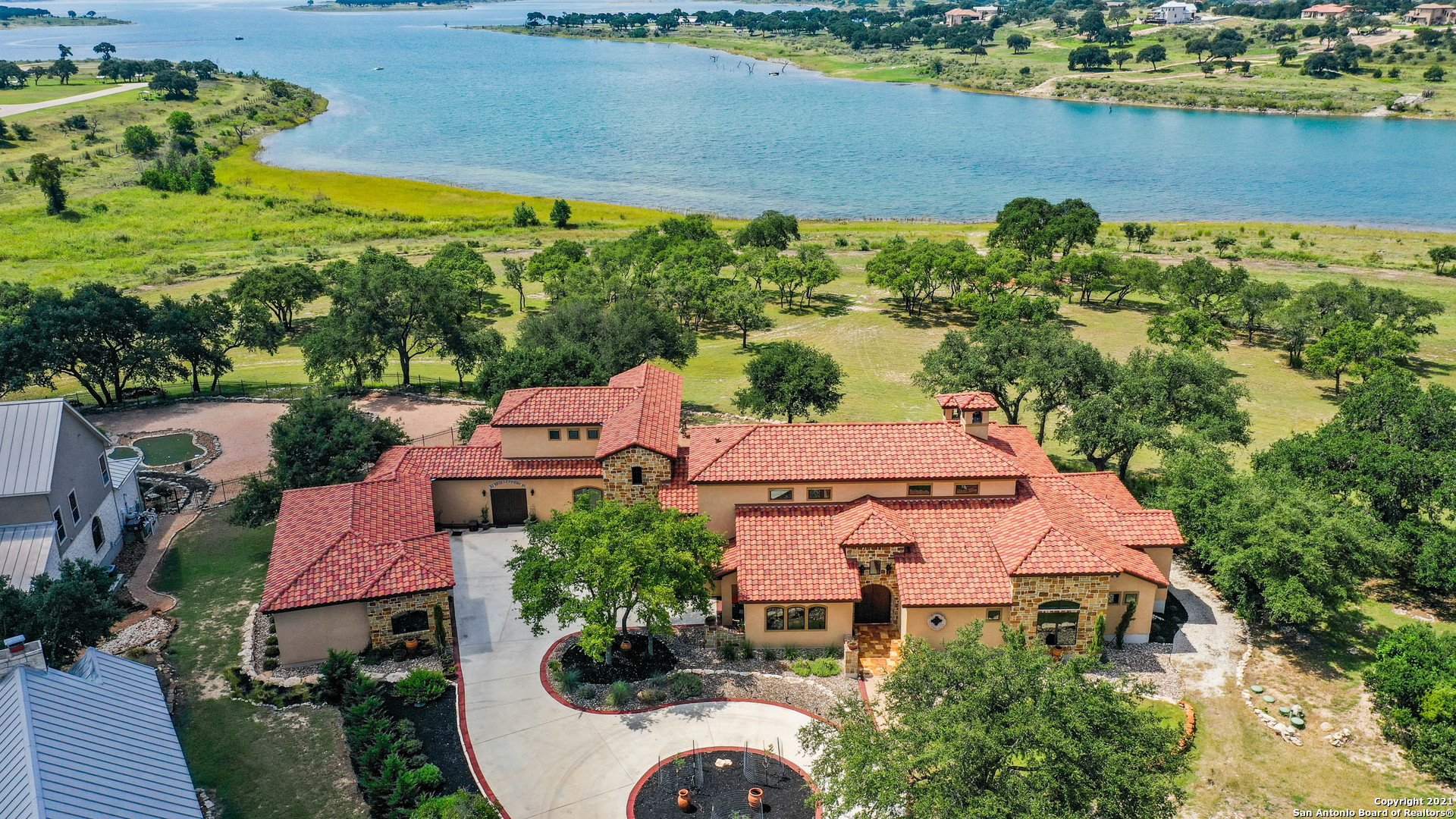 189 SHIMMERING SHORE CT