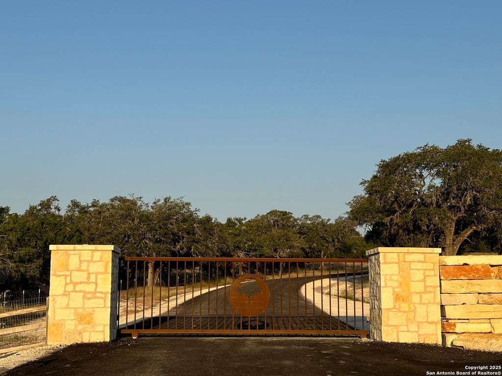 Photo of LOT 12 Pinnacle Dr, Fredericksburg, TX 78624 (MLS # 1913421)