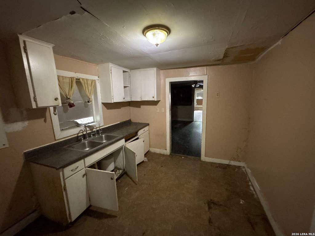 Photo of 910 GREEN ST, San Antonio, TX 78225 (MLS # 2003016)