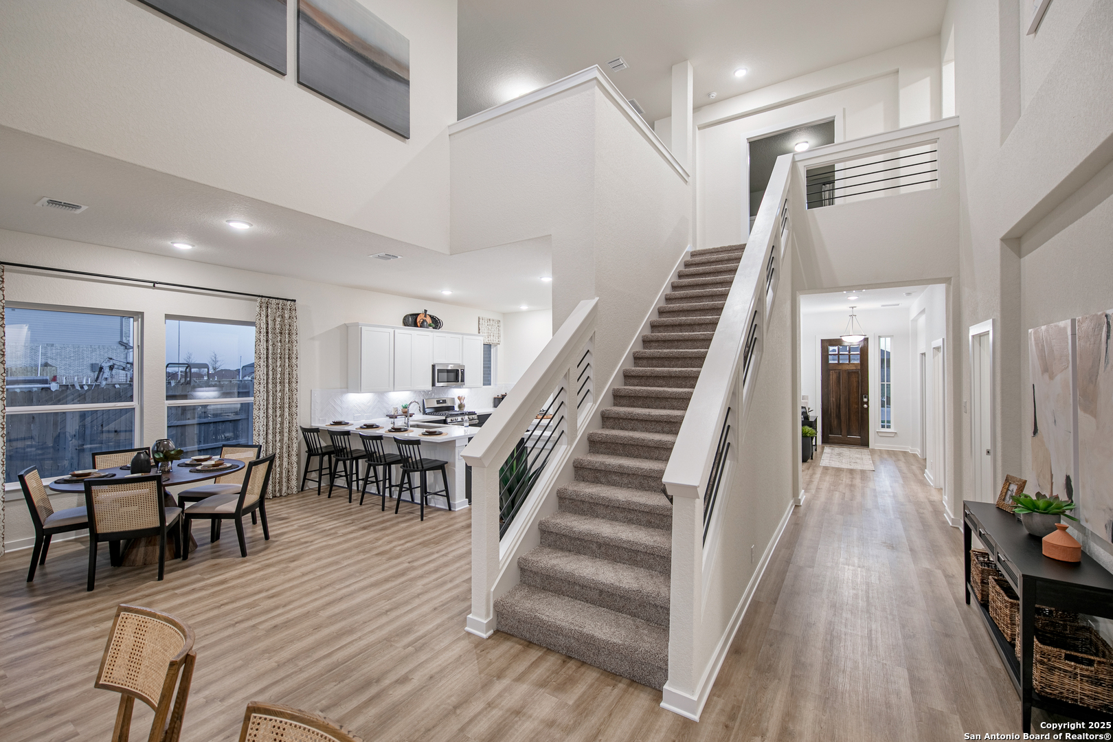 547 White Oak