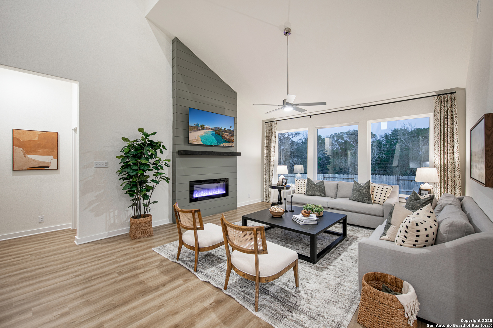 547 White Oak
