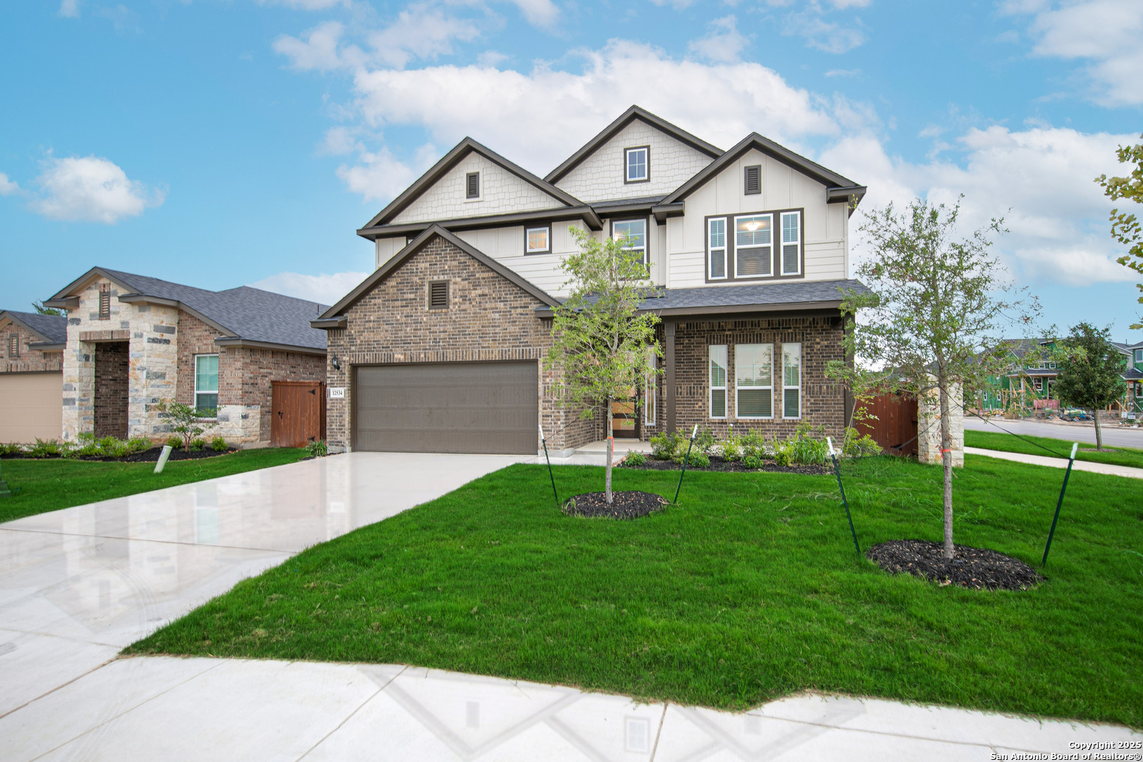 547 White Oak
