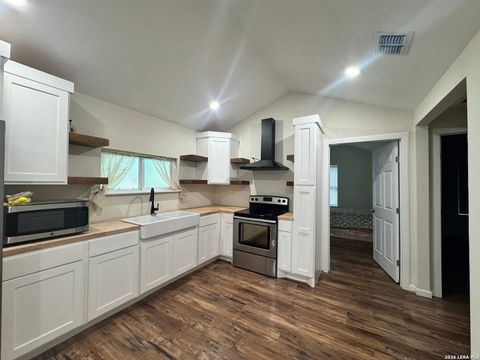 Photo of 323 Thompson Pl, San Antonio, TX 78225 (MLS # 1957340)