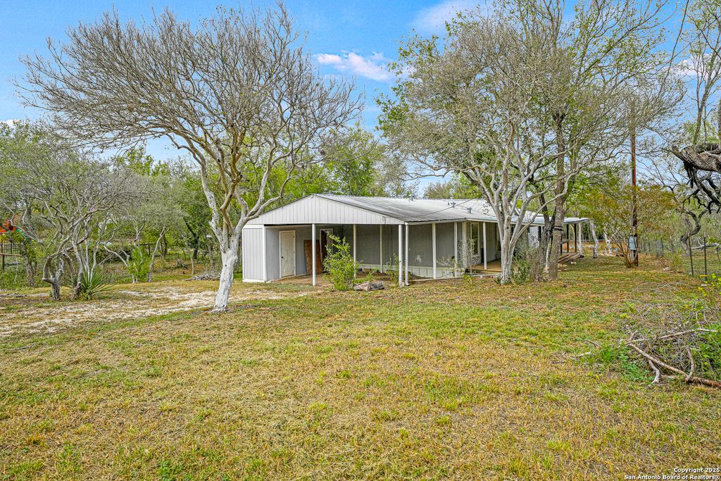Photo of 844 County Road 4511, Hondo, TX 78861 (MLS # 1927463)