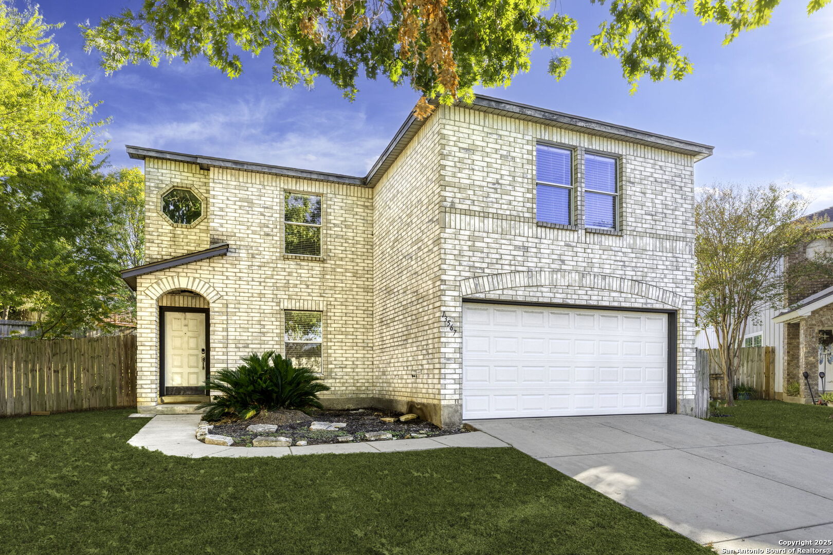 13567 Hickory Legend
