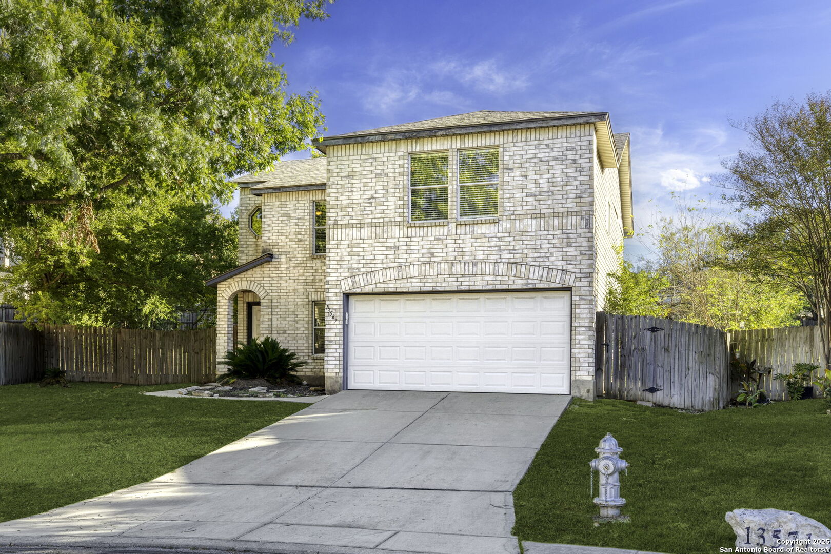 13567 Hickory Legend