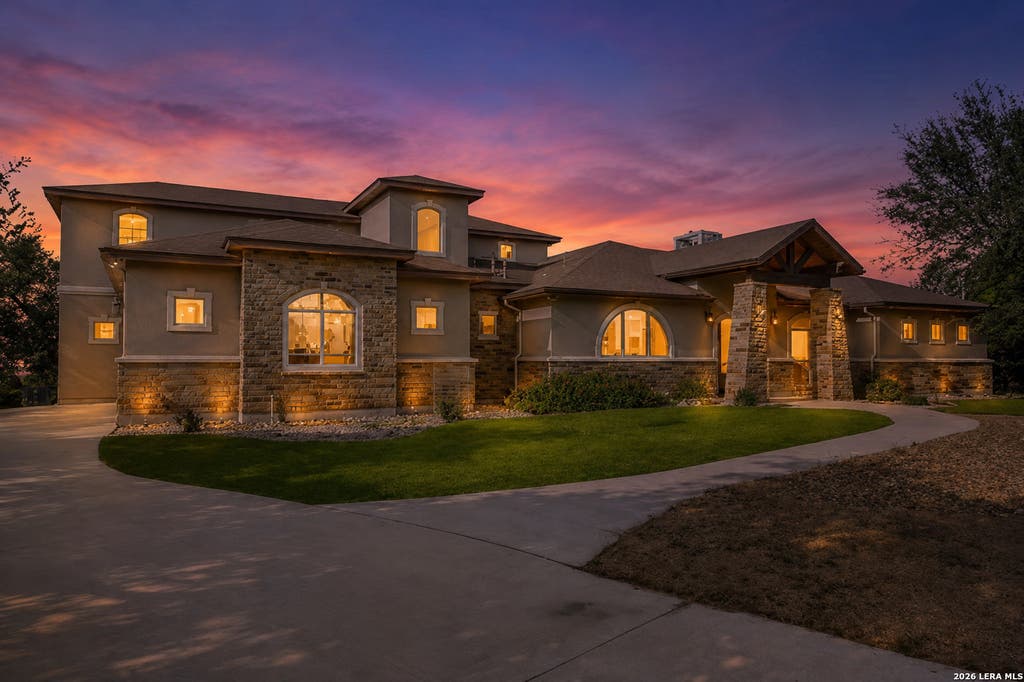 Photo of 8 BRAEBURN CT, Bulverde, TX 78163 (MLS # 2008135)