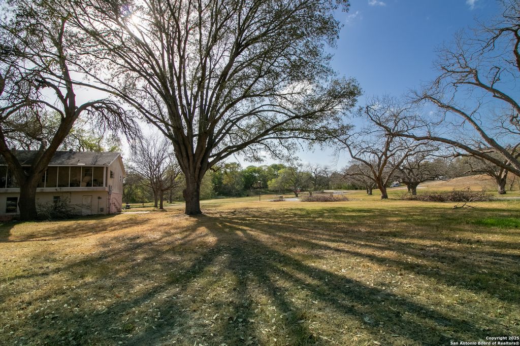 Photo of 5 E Hampton Dr, Seguin, TX 78155 (MLS # 1962871)