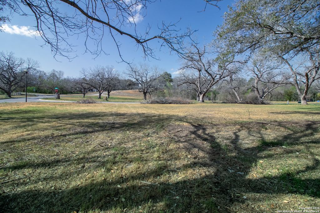 Photo of 5 E Hampton Dr, Seguin, TX 78155 (MLS # 1962871)