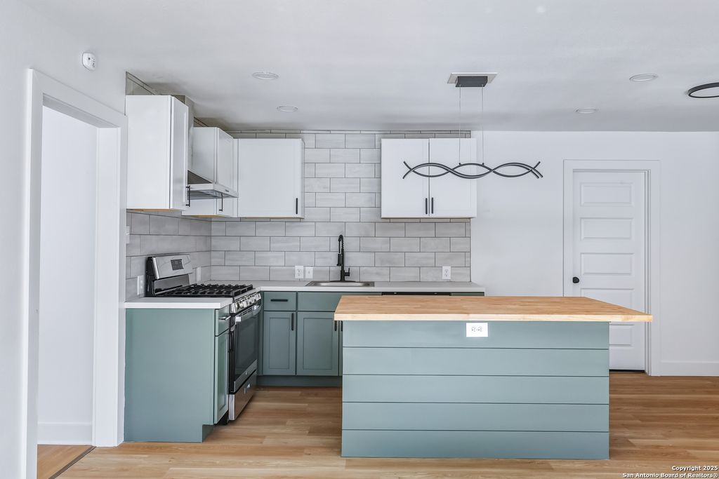 Photo of 7409 Sage Oak, Live Oak, TX 78233 (MLS # 1930137)