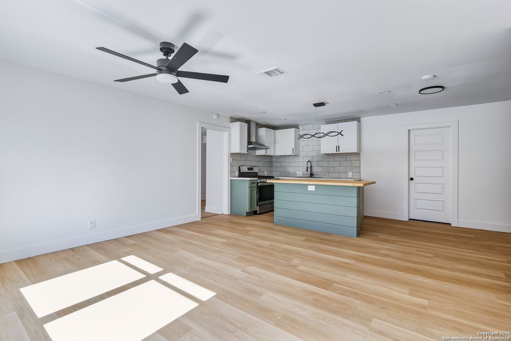 Photo of 7409 Sage Oak, Live Oak, TX 78233 (MLS # 1930137)