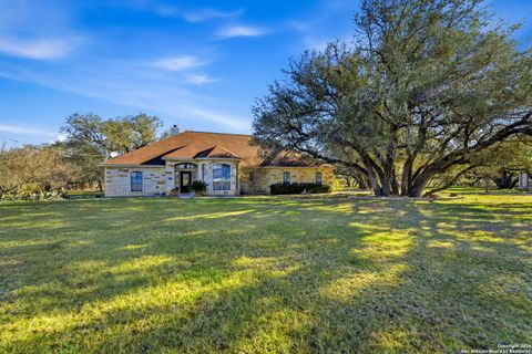 108 Medora Branch Floresville TX 78114