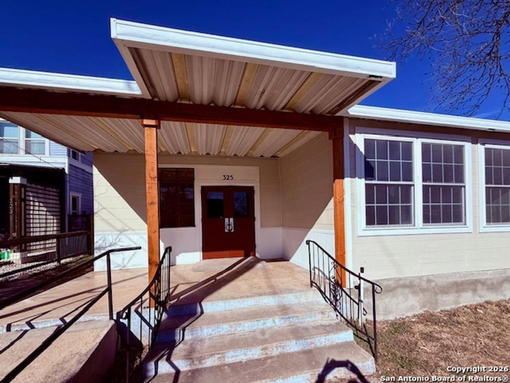Photo of 325 E Locust, San Antonio, TX 78212 (MLS # 1931289)