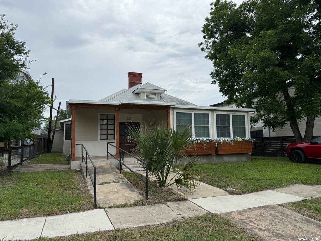 Photo of 325 E Locust, San Antonio, TX 78212 (MLS # 1931289)