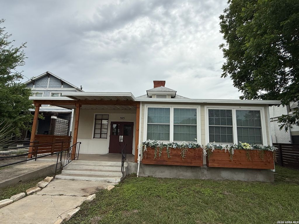 Photo of 325 E Locust, San Antonio, TX 78212 (MLS # 1931289)