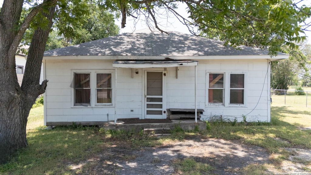 Photo of 1720 N guadalupe, Seguin, TX 78155 (MLS # 1877327)