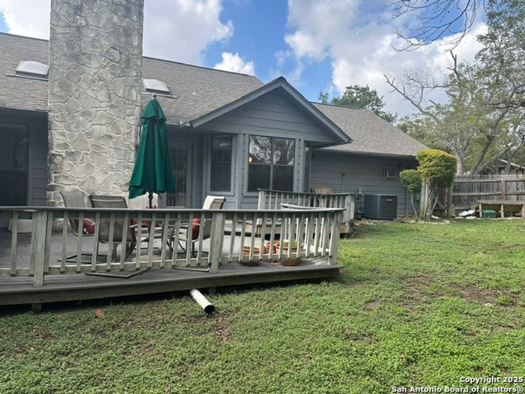 Photo of 9 wildwood, New Braunfels, TX 78130 (MLS # 1918971)