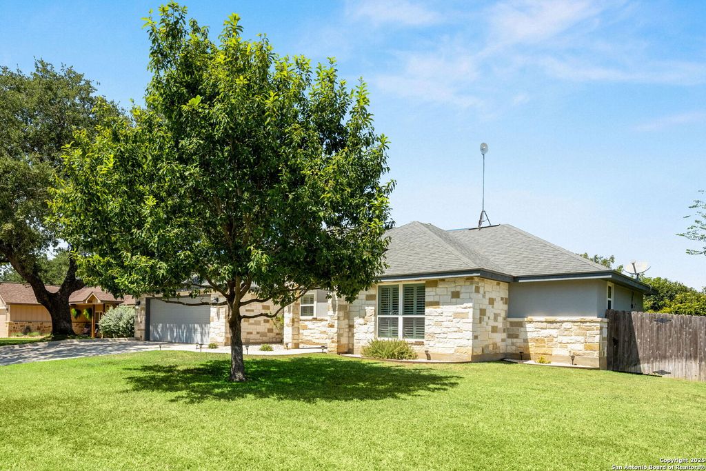 Photo of 1654 Stone Haven, Pleasanton, TX 78064 (MLS # 1898368)