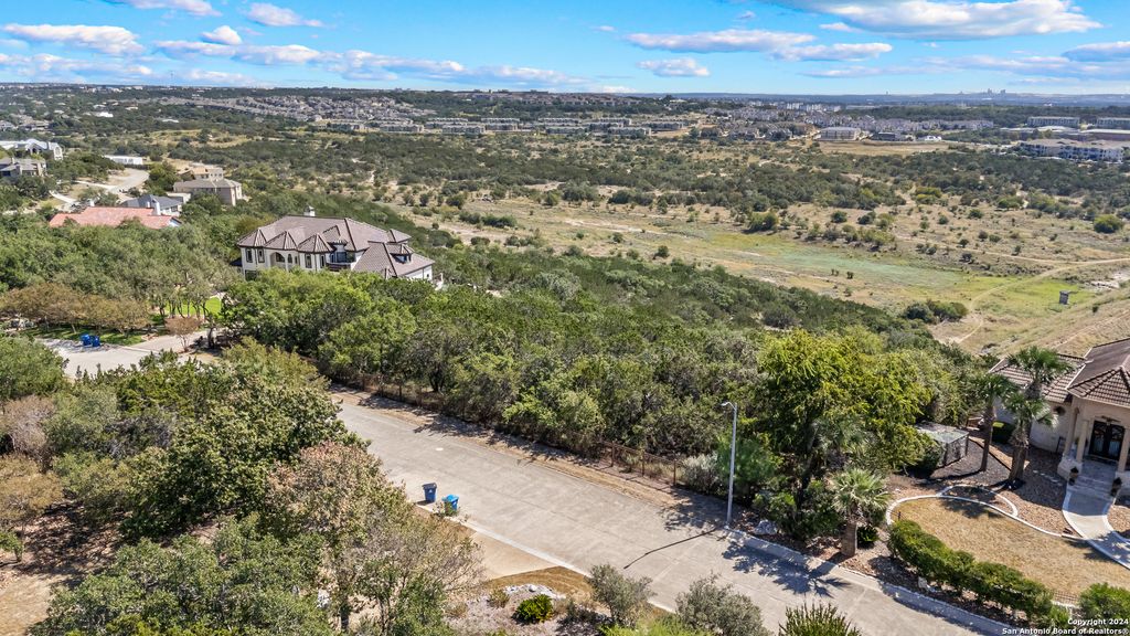 Photo of 13 CHAMPIONS RUN, San Antonio, TX 78258 (MLS # 1813069)