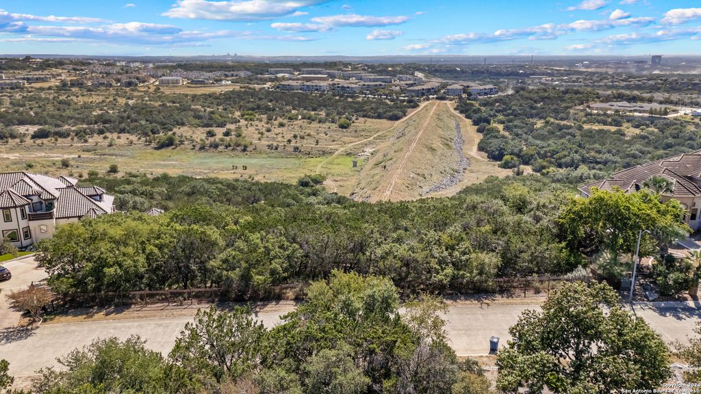 Photo of 13 CHAMPIONS RUN, San Antonio, TX 78258 (MLS # 1813069)