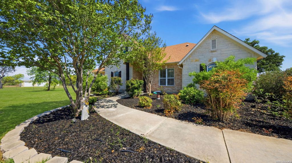Photo of 126 Juniper Ln, Boerne, TX 78006 (MLS # 1956530)