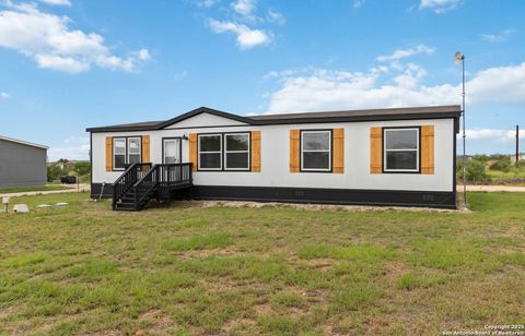 262 County Road 2662 Moore TX 78057