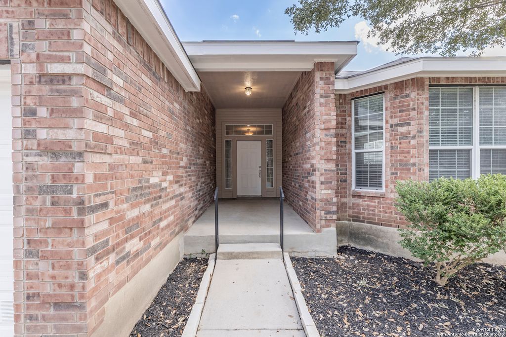 Photo of 117 Kitty Hawk Run, Cibolo, TX 78108 (MLS # 1912881)